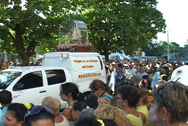 Recibimiento de la imagen de la Virgen de la Caridad en Nueva Paz